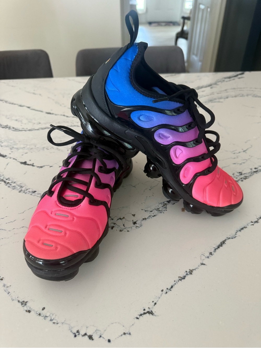Nike Women’s Pink to Purple Gradient VaporMax Sneakers - Picture 2 of 8